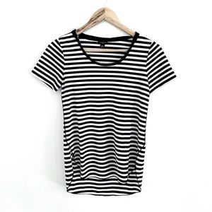 Ann Taylor • Short-sleeved black and white striped blouse size XSP